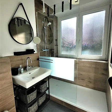 Apartment 21122 *